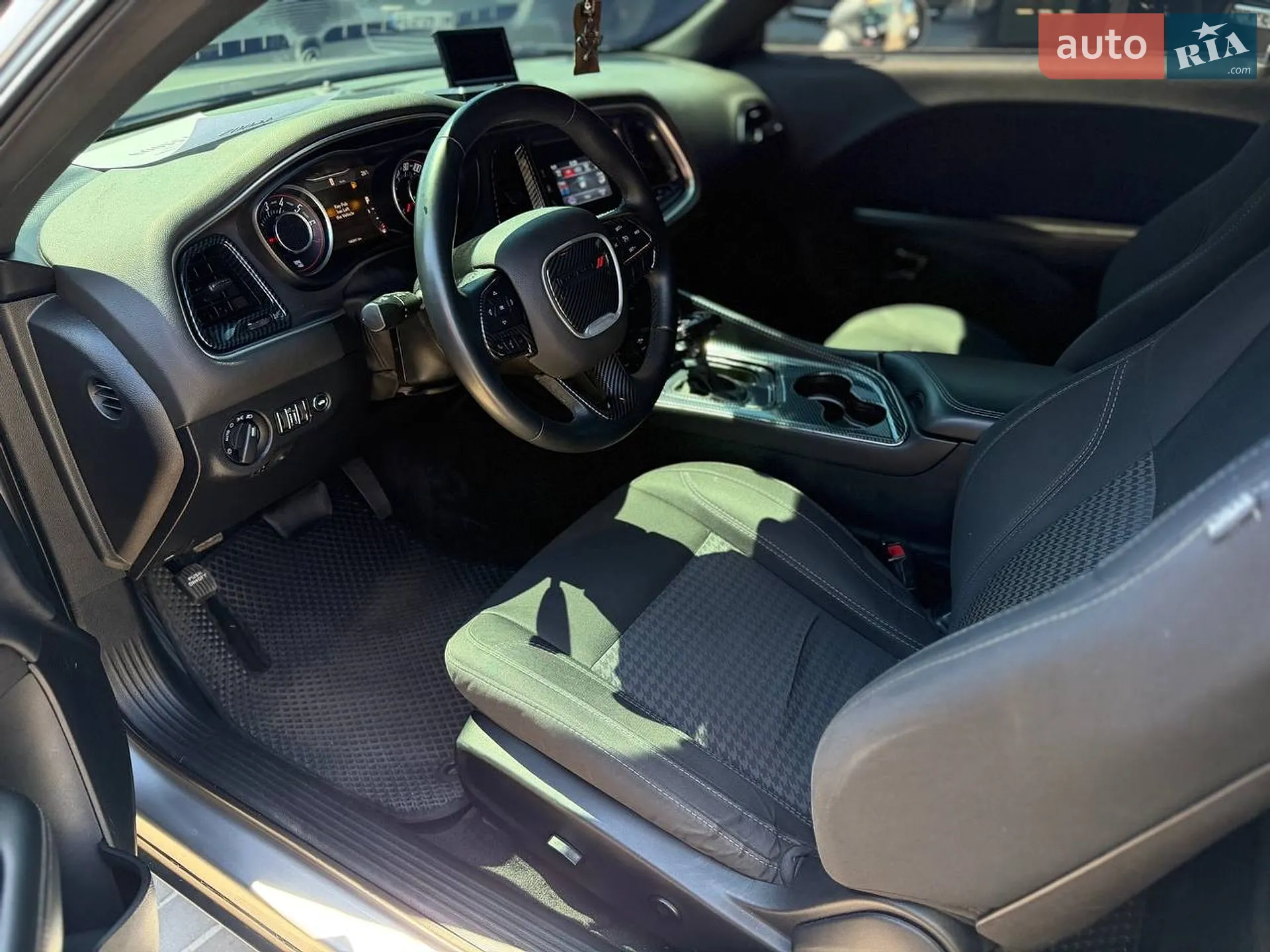 2015 Dodge Challenger - мініатюра 11