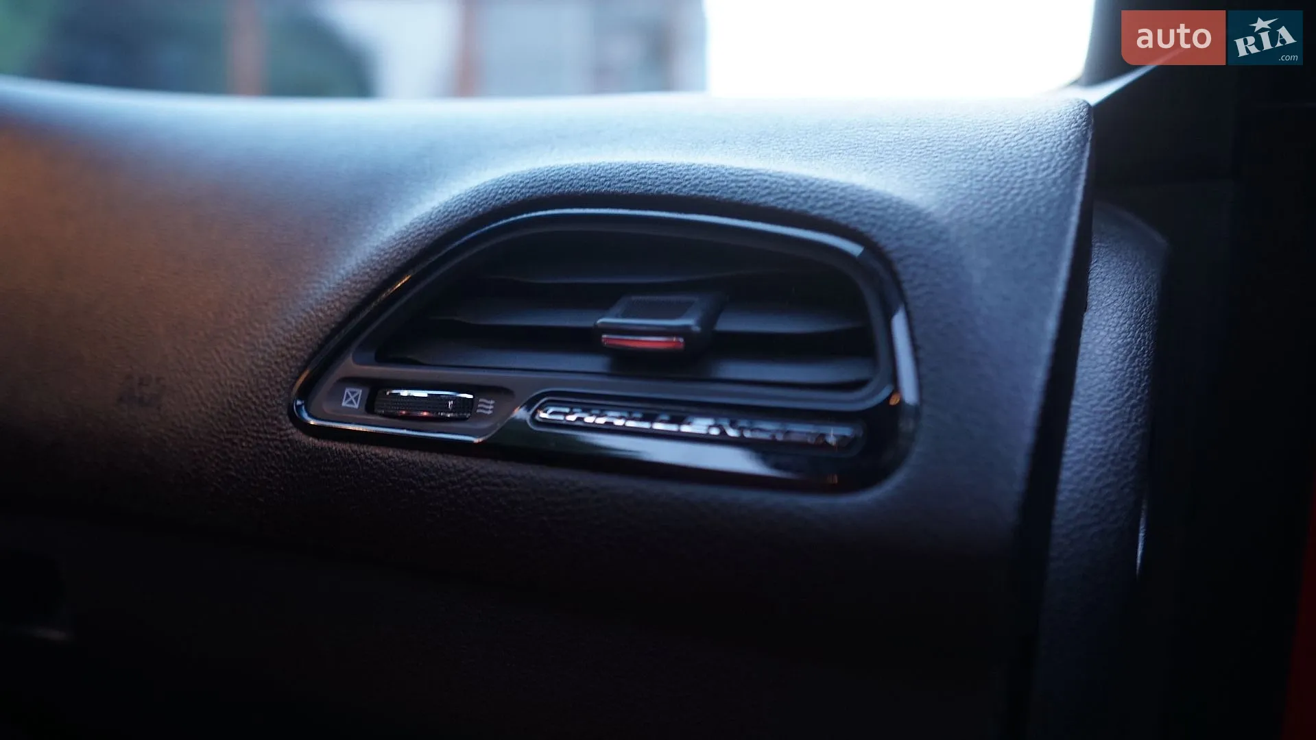 2018 Dodge Challenger - мініатюра 16