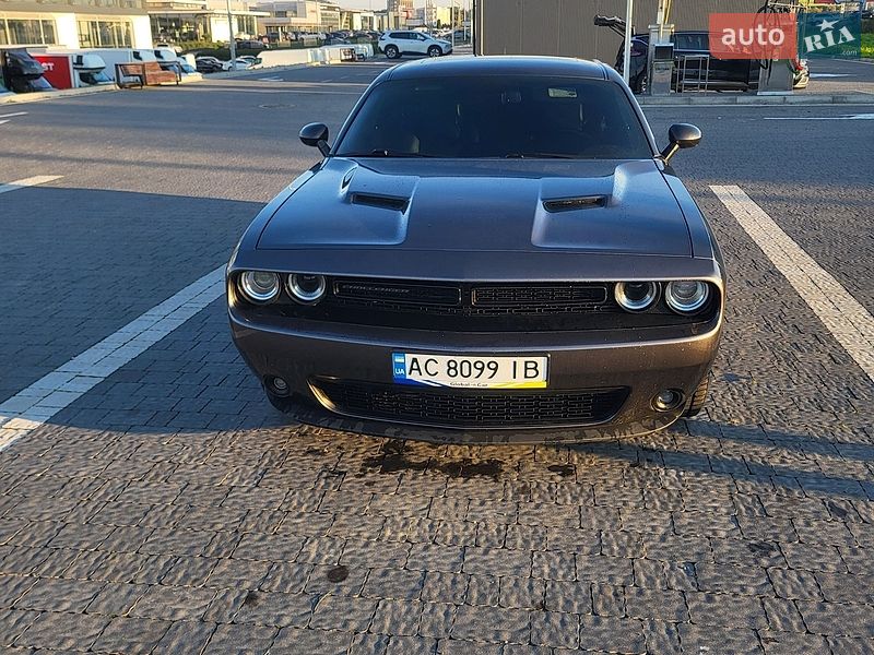Купе Dodge Challenger 2019 в Львові