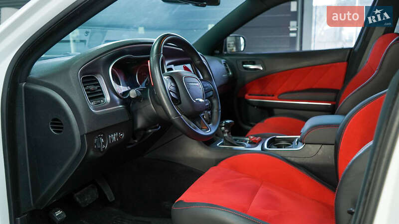 Седан Dodge Charger 2018 в Чернівцях