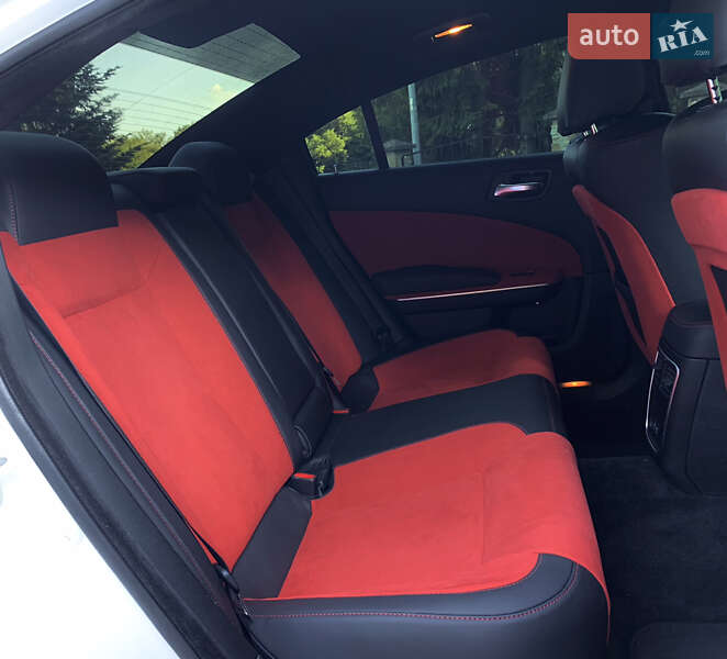 Седан Dodge Charger 2018 в Чернівцях