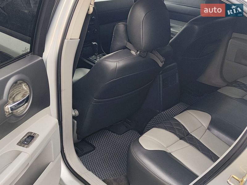 Седан Dodge Charger 2006 в Першотравенске