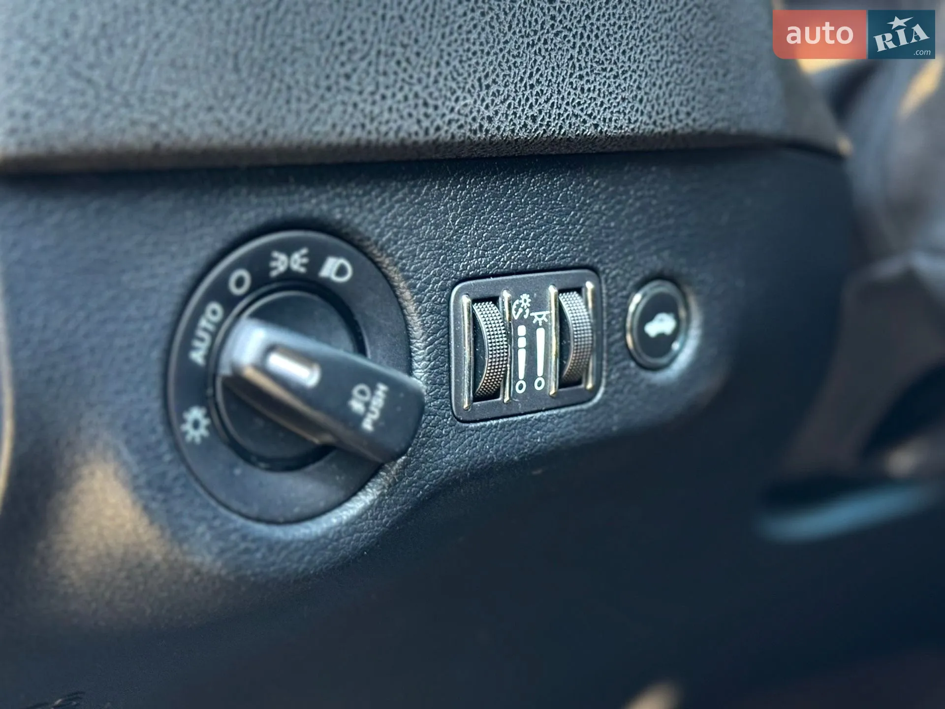 2017 Dodge Charger - мініатюра 21