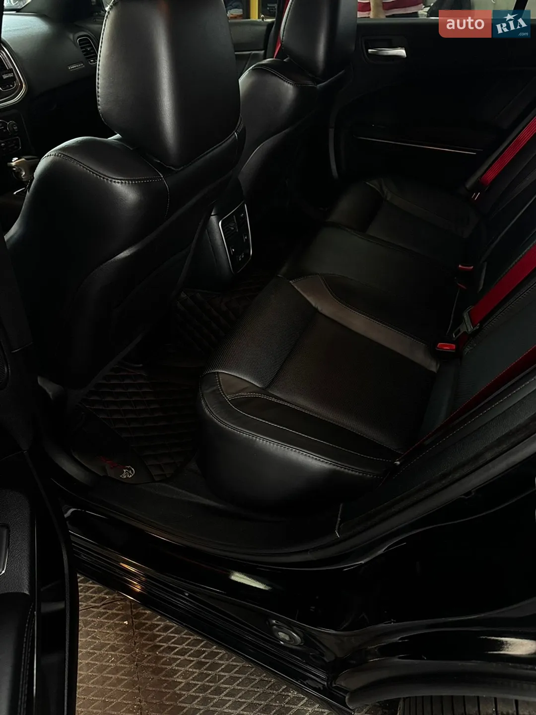 2017 Dodge Charger - мініатюра 16