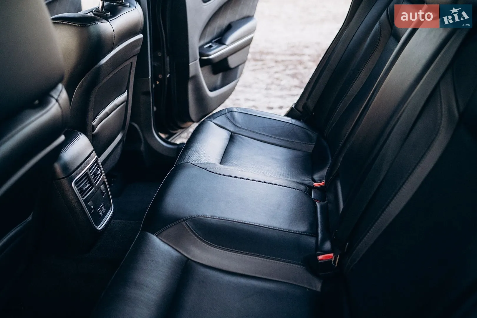 2015 Dodge Charger - мініатюра 36