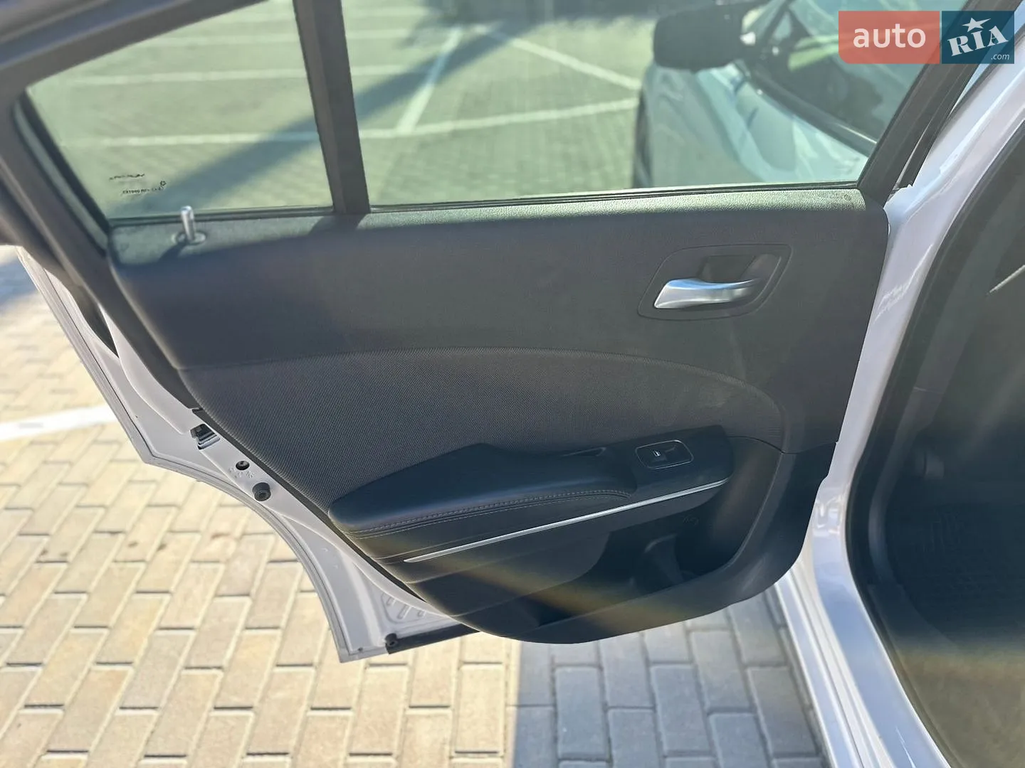 2015 Dodge Charger - мініатюра 26