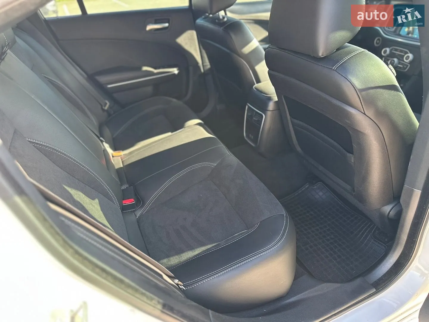2015 Dodge Charger - мініатюра 29
