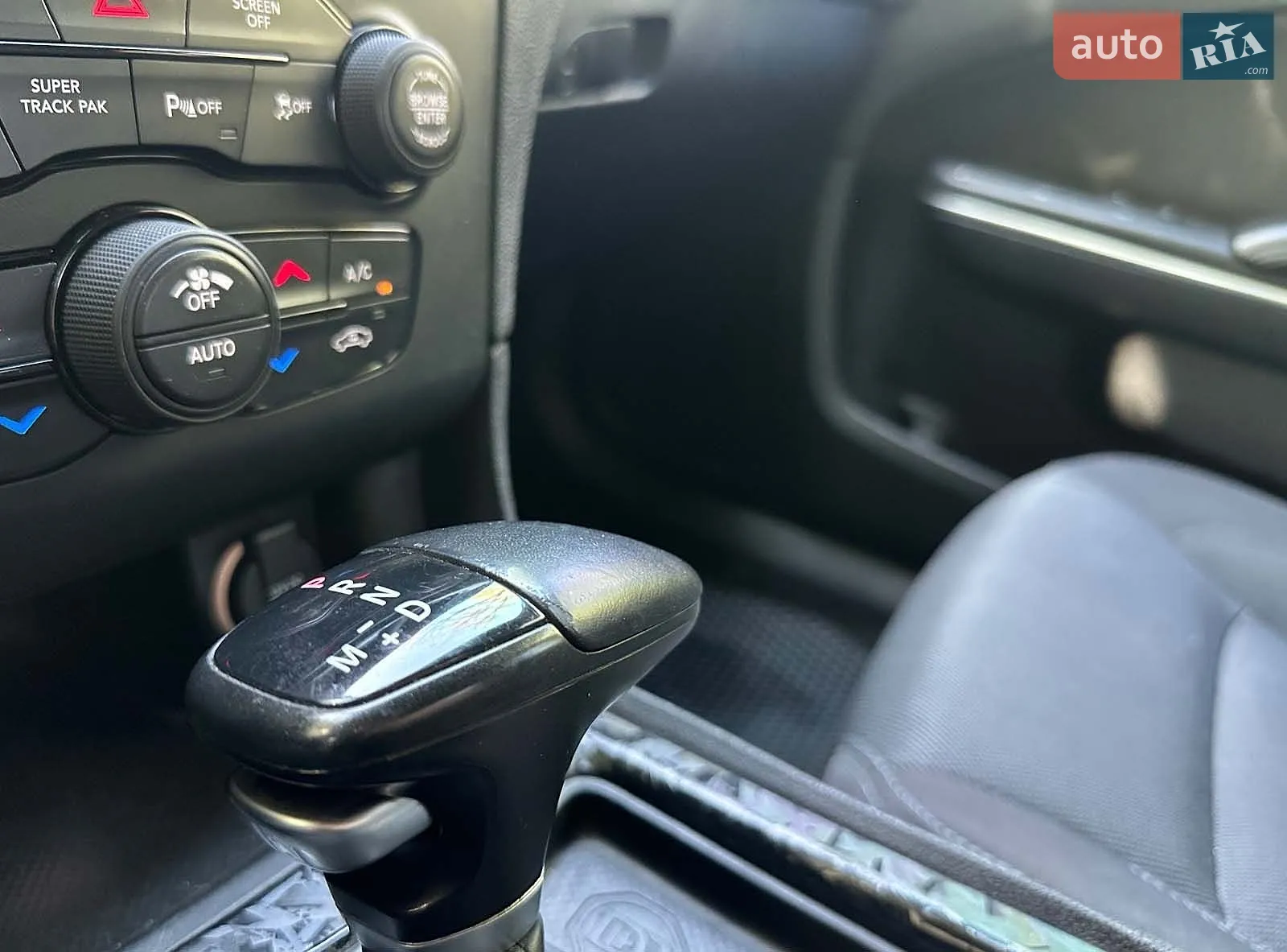2015 Dodge Charger - мініатюра 32