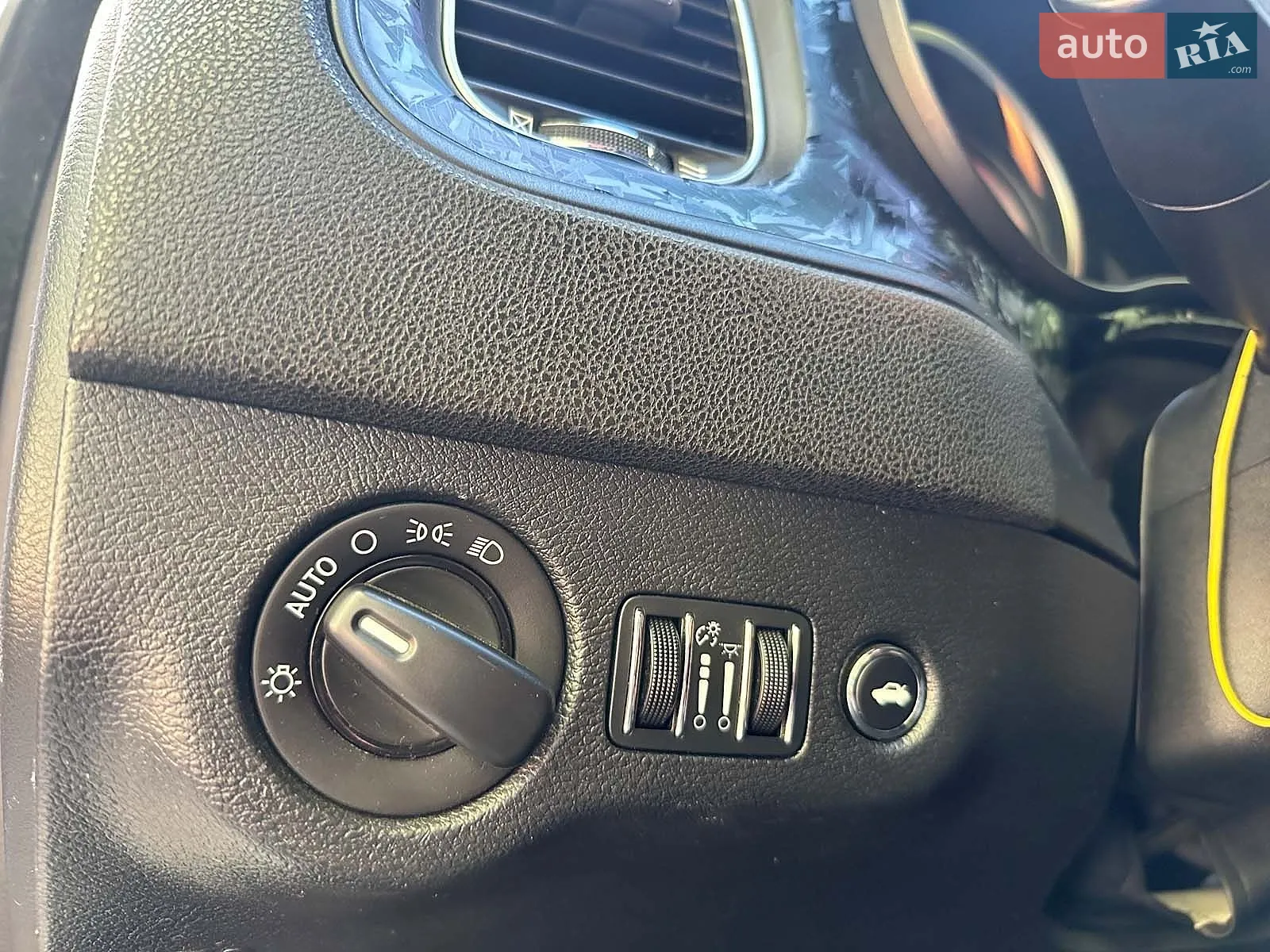 2015 Dodge Charger - мініатюра 28
