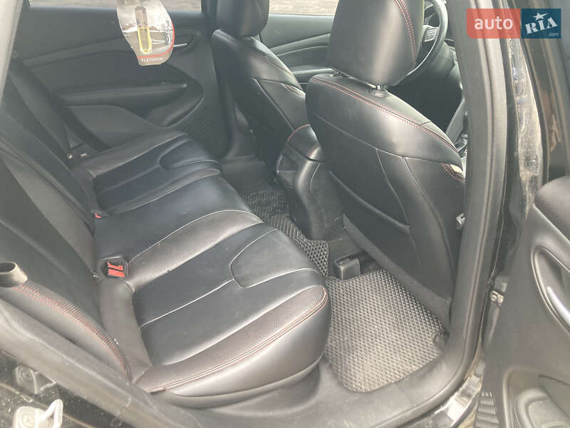 Седан Dodge Dart 2014 в Смілі