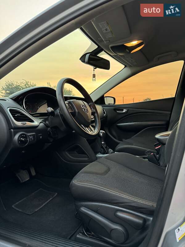 Седан Dodge Dart 2016 в Овруче