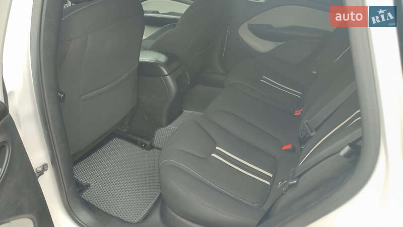 Седан Dodge Dart 2013 в Дубні