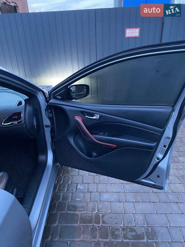 Седан Dodge Dart 2015 в Николаеве