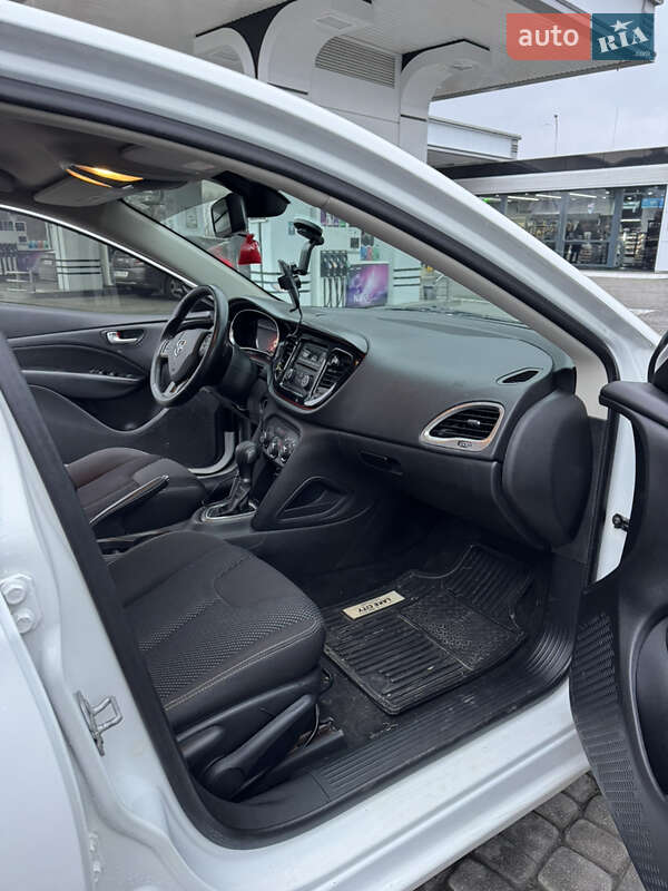 Седан Dodge Dart 2016 в Львове