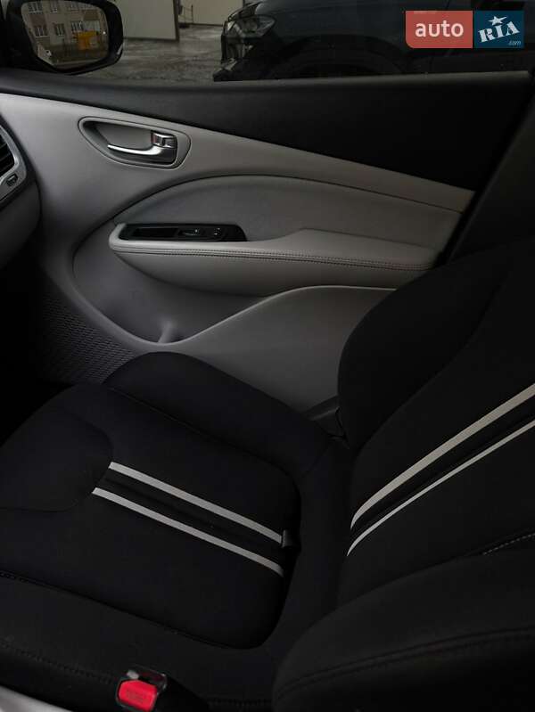 Седан Dodge Dart 2013 в Хмельницком