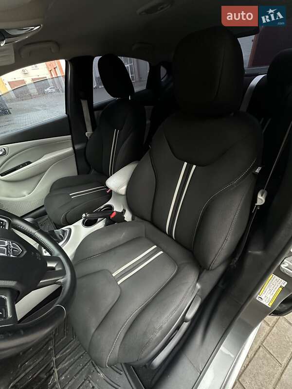 Седан Dodge Dart 2013 в Сумах