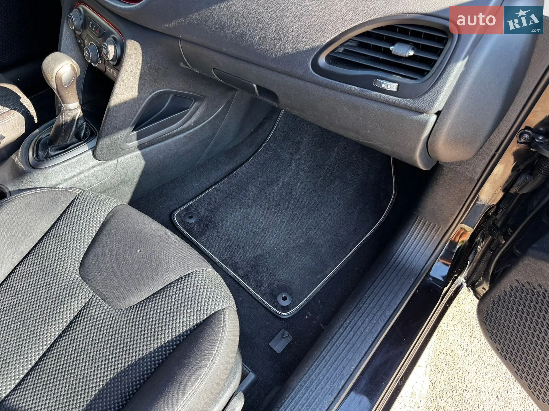 2014 Dodge Dart - мініатюра 23