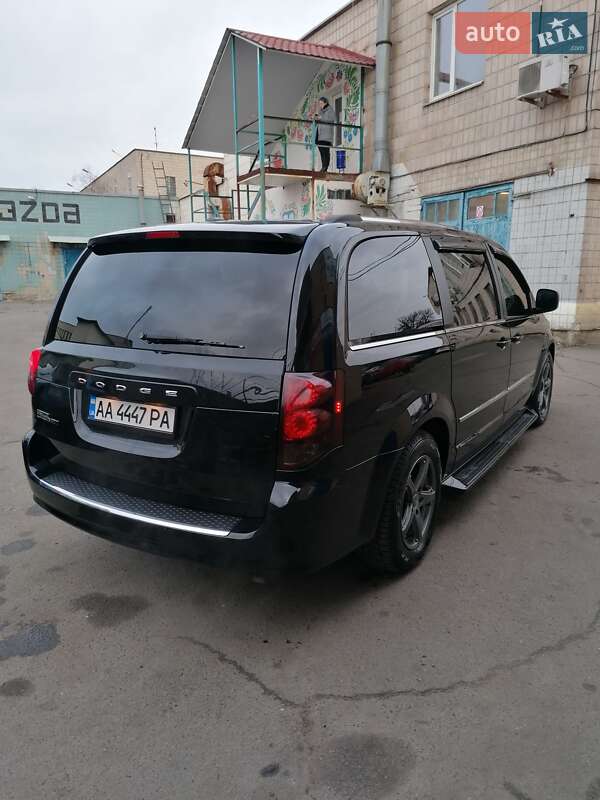 Минивэн Dodge Grand Caravan 2012 в Киеве