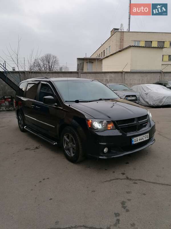 Минивэн Dodge Grand Caravan 2012 в Киеве