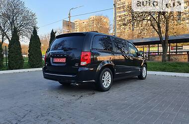 Минивэн Dodge Grand Caravan 2016 в Киеве