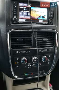 Минивэн Dodge Grand Caravan 2017 в 