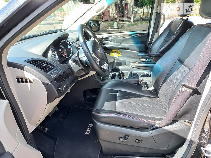 Минивэн Dodge Grand Caravan 2016 в Одессе