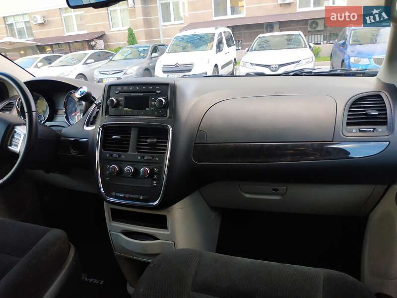 Минивэн Dodge Grand Caravan 2016 в Киеве