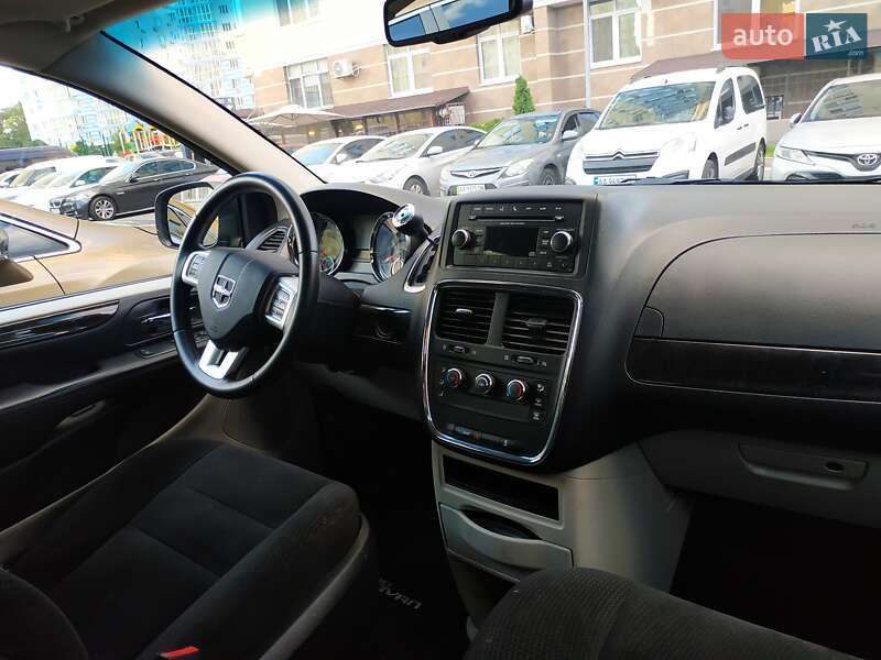 Минивэн Dodge Grand Caravan 2016 в Киеве