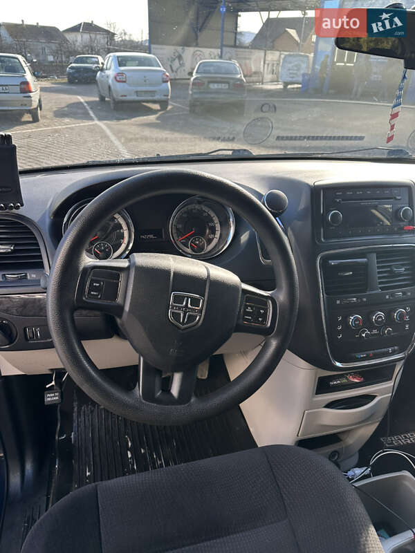 Мінівен Dodge Grand Caravan 2014 в Чернівцях