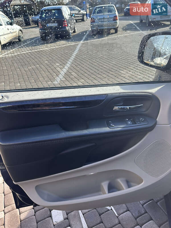 Мінівен Dodge Grand Caravan 2014 в Чернівцях