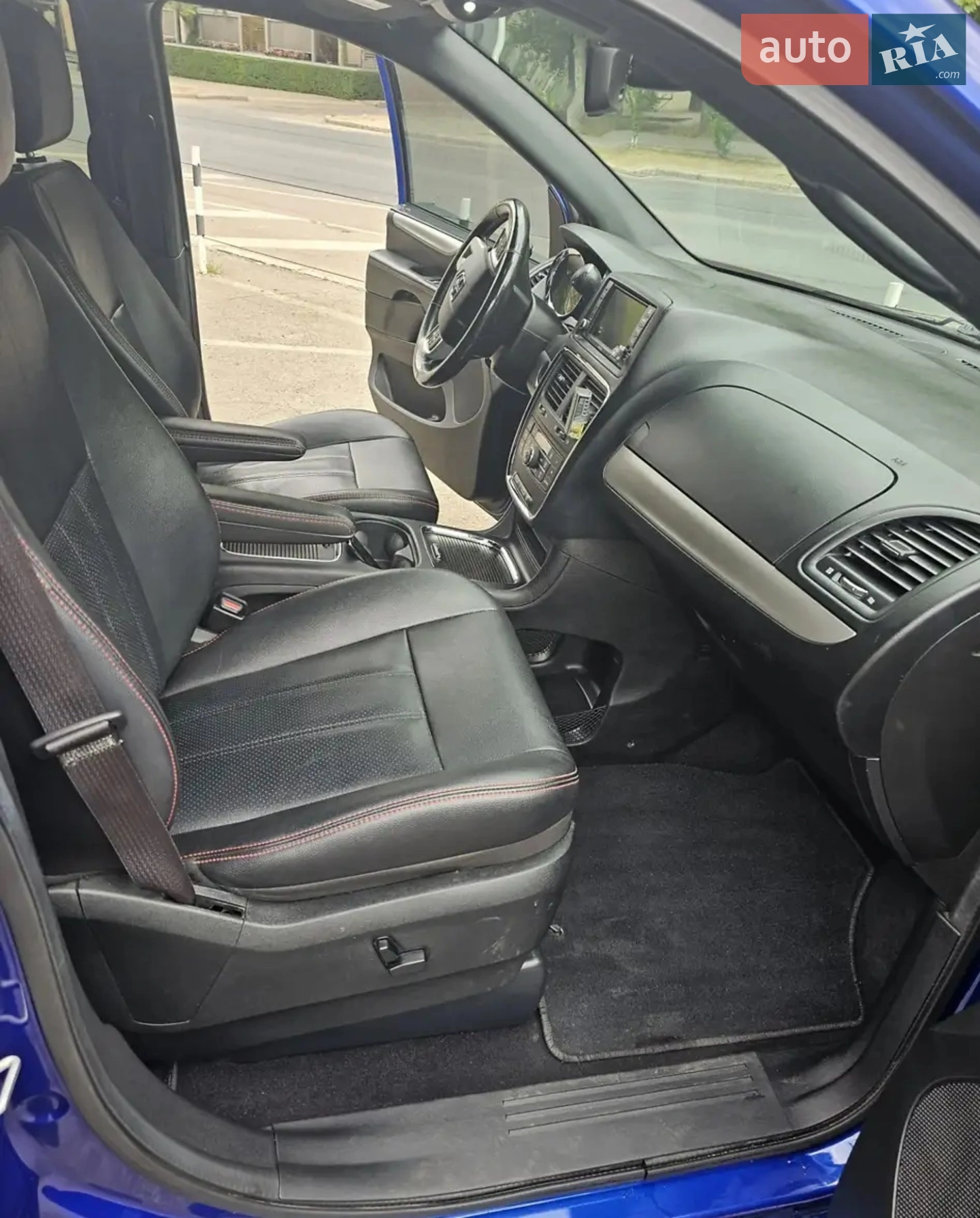 2019 Dodge Caravan - мініатюра 13