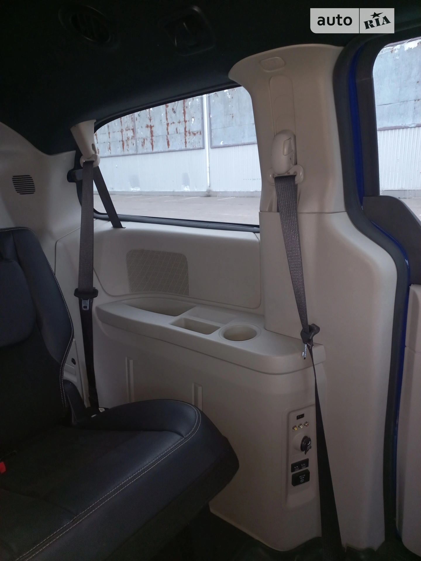 2019 Dodge Caravan - мініатюра 11