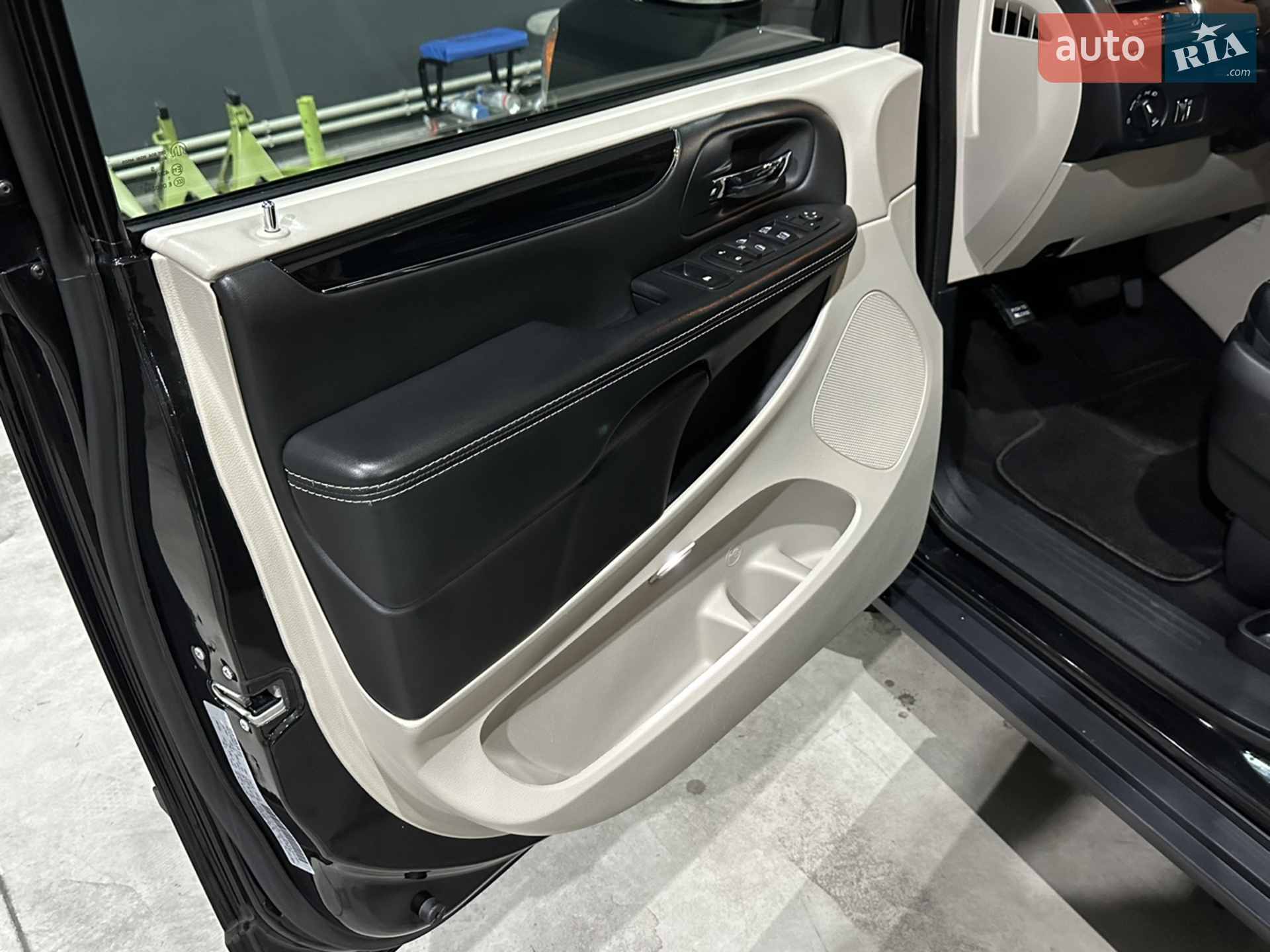 2016 Dodge Caravan - мініатюра 10