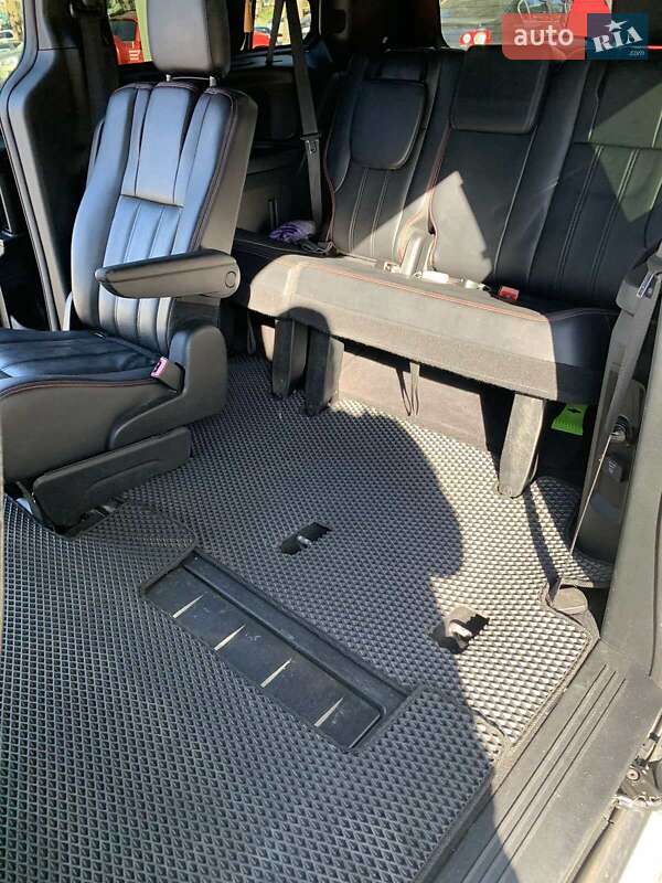 Минивэн Dodge Grand Caravan 2016 в Вишневом фото 6 Минивэн Dodge Grand Caravan 2016 в Вишневом
