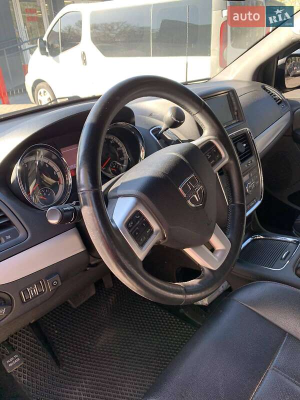 Минивэн Dodge Grand Caravan 2016 в Вишневом фото 10 Минивэн Dodge Grand Caravan 2016 в Вишневом