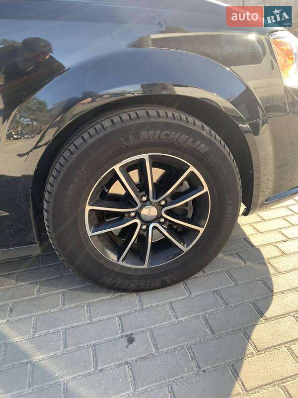 Минивэн Dodge Grand Caravan 2016 в Вишневом фото 14 Минивэн Dodge Grand Caravan 2016 в Вишневом