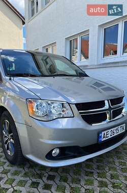 Мінівен Dodge Grand Caravan 2017 в Ужгороді