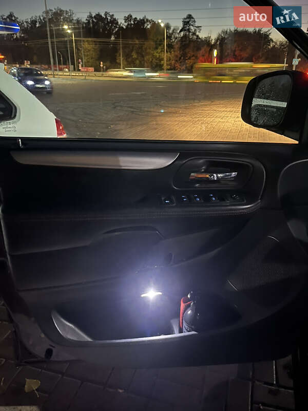 Минивэн Dodge Grand Caravan 2016 в Киеве фото 16 Минивэн Dodge Grand Caravan 2016 в Киеве