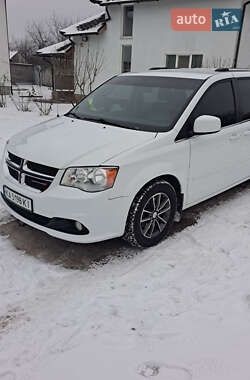 Минивэн Dodge Grand Caravan 2017 в Киеве