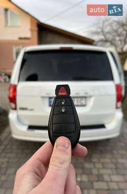 Минивэн Dodge Grand Caravan 2014 в 