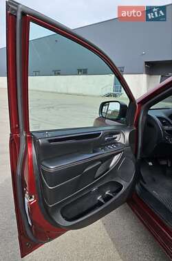 Мінівен Dodge Grand Caravan 2017 в 