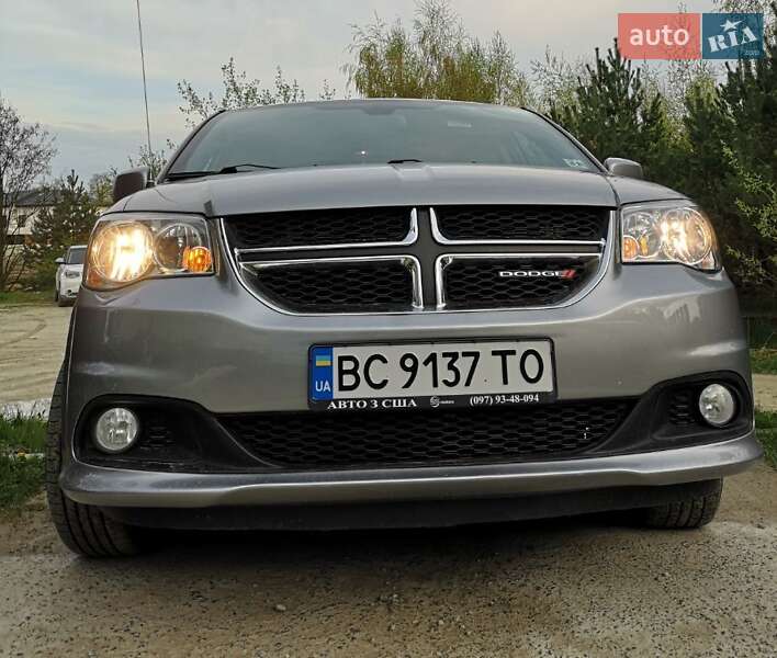 Минивэн Dodge Grand Caravan 2020 в 
