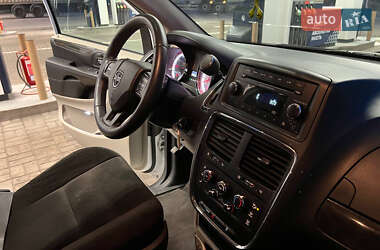 Минивэн Dodge Grand Caravan 2017 в 