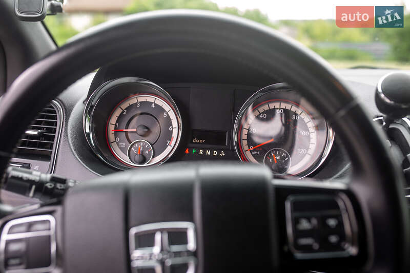 Мінівен Dodge Grand Caravan 2017 в Умані