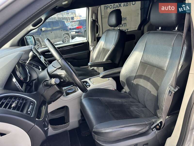 Мінівен Dodge Grand Caravan 2017 в Києві