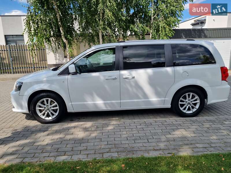 Минивэн Dodge Grand Caravan 2019 в Киеве фото 6 Минивэн Dodge Grand Caravan 2019 в Киеве