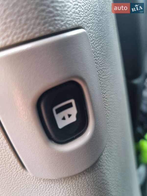 Минивэн Dodge Grand Caravan 2019 в Киеве фото 10 Минивэн Dodge Grand Caravan 2019 в Киеве