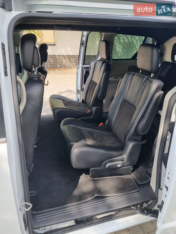 Минивэн Dodge Grand Caravan 2019 в Киеве фото 11 Минивэн Dodge Grand Caravan 2019 в Киеве