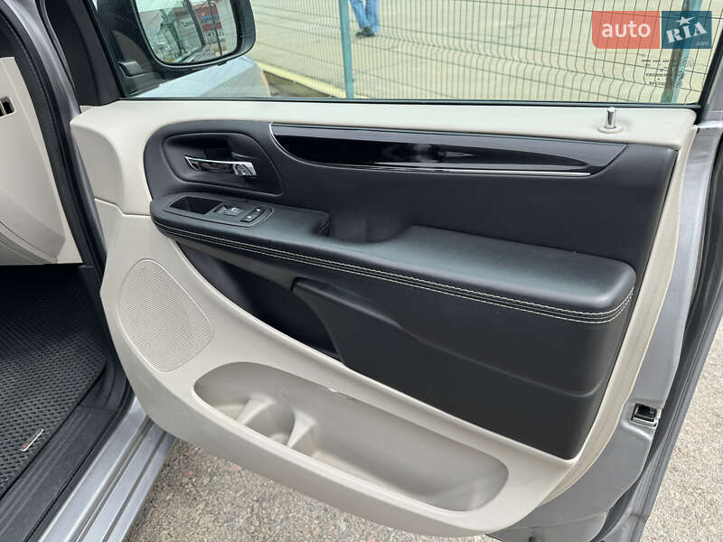 Мінівен Dodge Grand Caravan 2017 в Києві