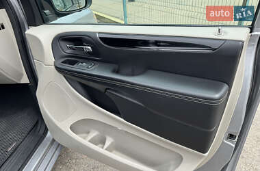 Мінівен Dodge Grand Caravan 2017 в 